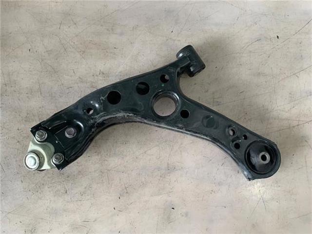 4806810130 TOYOTA Рычаг передней подвески нижний правый купить в Тернополь