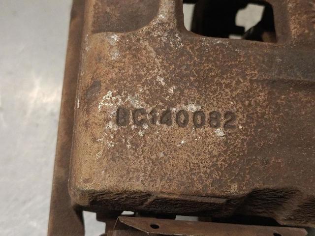 Suporte do freio dianteiro esquerdo 4811005013 Ssang Yong