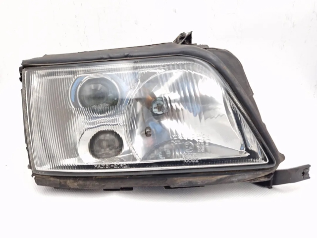 VAG 4A0941030L Фара правая в наличии Ужгород