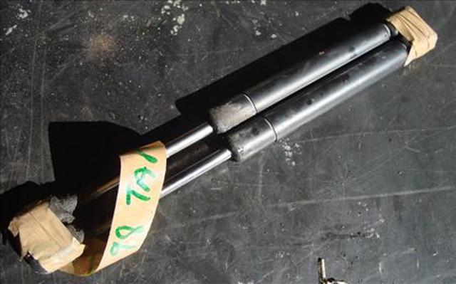 Amortecedor da capota 4B0823359C VAG