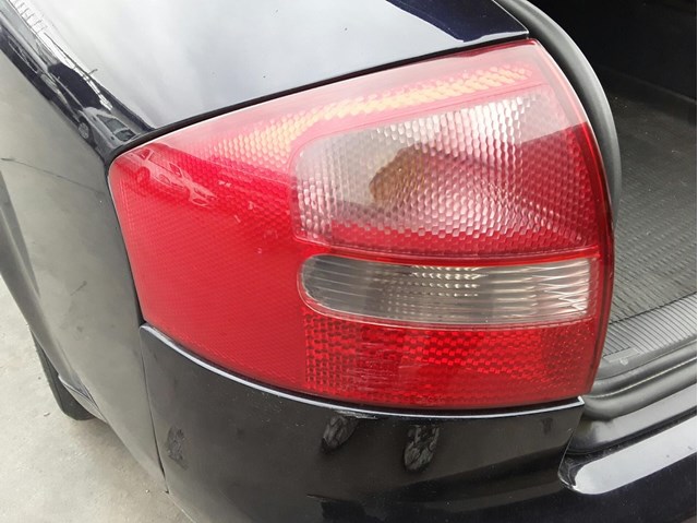Luz traseira esquerda para Audi A6 2.5 TDI AFB 4B5945095