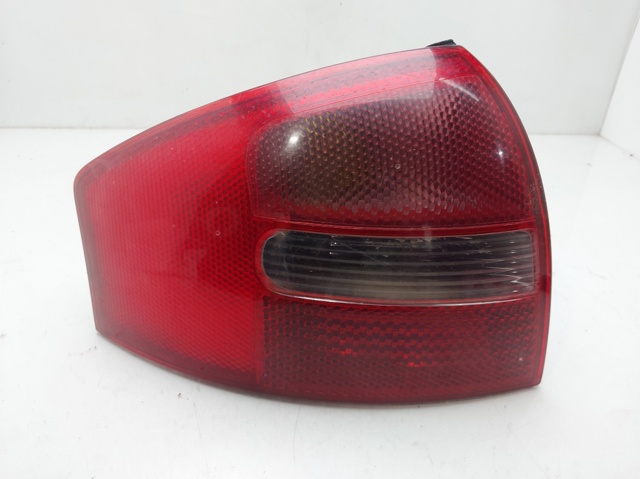 Luz traseira direita para Audi A6 sedã (4B2) (2001-2004) 4B5945096B
