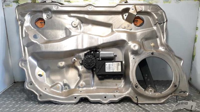 Mecanismo de acionamento de vidro da porta dianteira esquerda 4E0837461B VAG/Audi