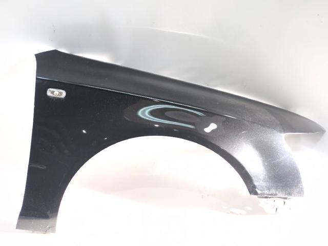 Pára-lama dianteiro direito 4F0821104A VAG