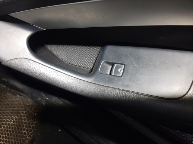 Regulador do vidro dianteiro direito para Audi A6 2.0 Tdi bre 4F0837462D