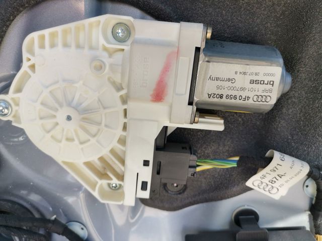 VAG 4F0959802A Мотор стеклоподъемника двери задней правой в наличии Ирпень