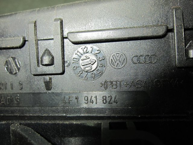 4F1941824 VAG Блок предохранителей купить в Черновцы