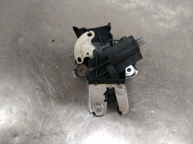 Fecho de tampa de porta-malas (de 3ª/5ª porta traseira) 4F5827505D VAG