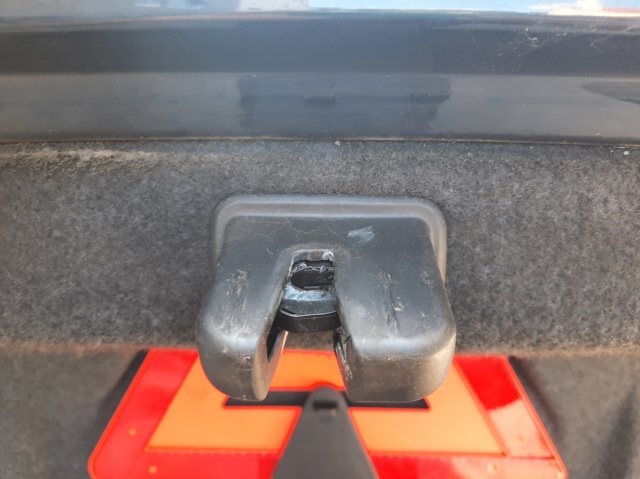 Porta-malas / bloqueio da porta traseira para o assento exeo 2.0 tdi cagc 4F5827505D