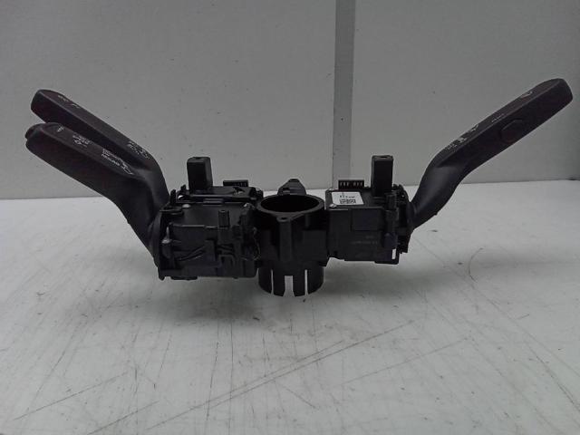 Comutador instalado na coluna da direção, montado Audi A4 8W2, 8WC