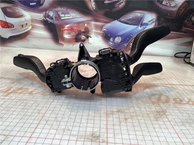 Comutador instalado na coluna da direção, montado Audi A4 8W2, 8WC