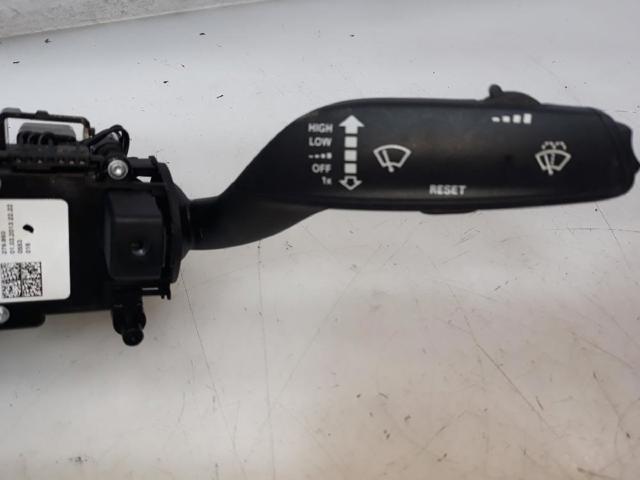 Comutador instalado na coluna da direção, montado Audi A4 8W2, 8WC