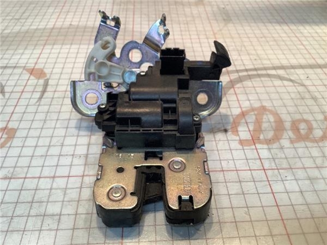 Fecho de tampa de porta-malas (de 3ª/5ª porta traseira) 4H0827505A VAG