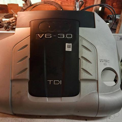 4L0103925E VAG Крышка двигателя купить в Ирпень
