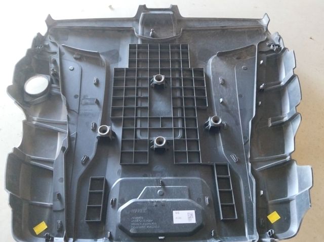 VAG 4M0133849L Крышка мотора декоративная в наличии Николаев