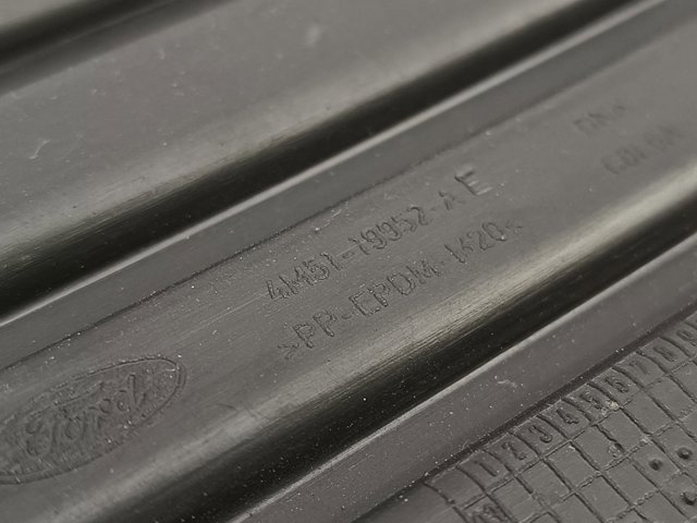 FORD 4M5119952AE Заглушка (решетка) противотуманных фар бампера переднего правая в наличии Сумы