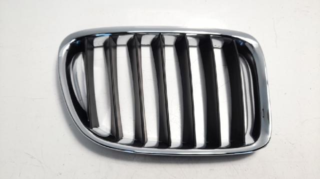 BMW 51112993306 Решетка радиатора правая в наличии Одесса