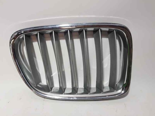 BMW 51112993306 Решетка радиатора правая в наличии Киев