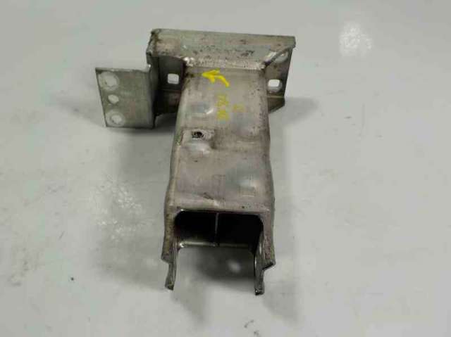 51113448461 BMW Кронштейн бампера переднего правый купить в Киев
