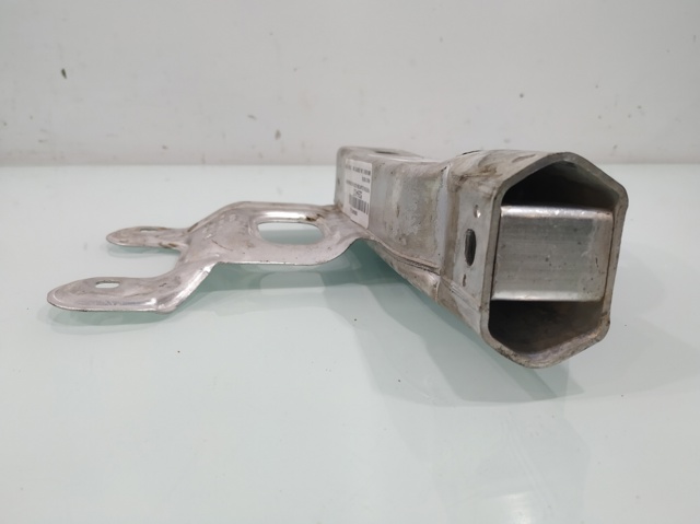 BMW 51118051189 Кронштейн бампера переднего левый в наличии Ужгород