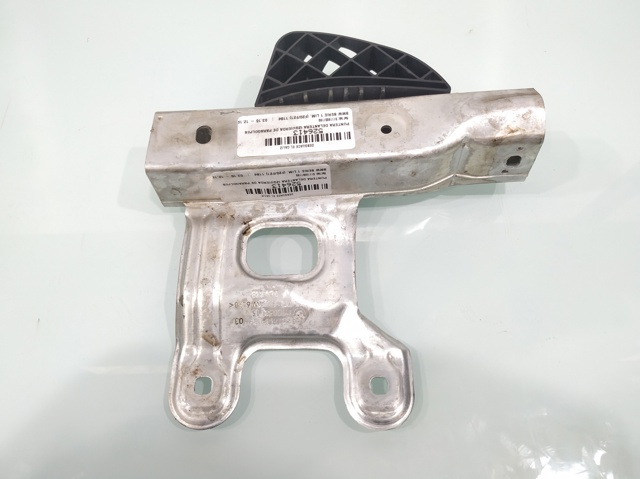 BMW 51118051189 Кронштейн бампера переднего левый в наличии Днепр