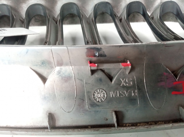 BMW 51133402909 Решетка радиатора левая в наличии Ровно