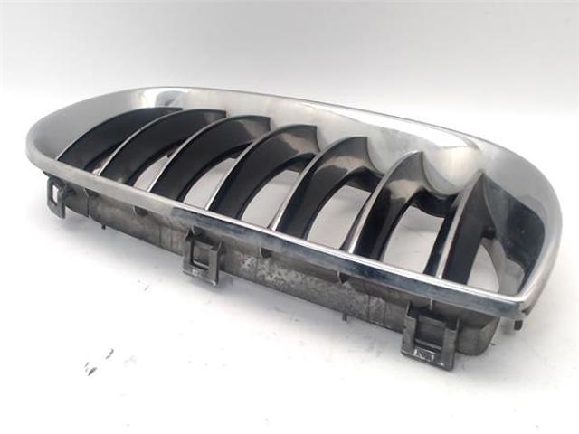 BMW 51133402910 Решетка радиатора правая в наличии Житомир
