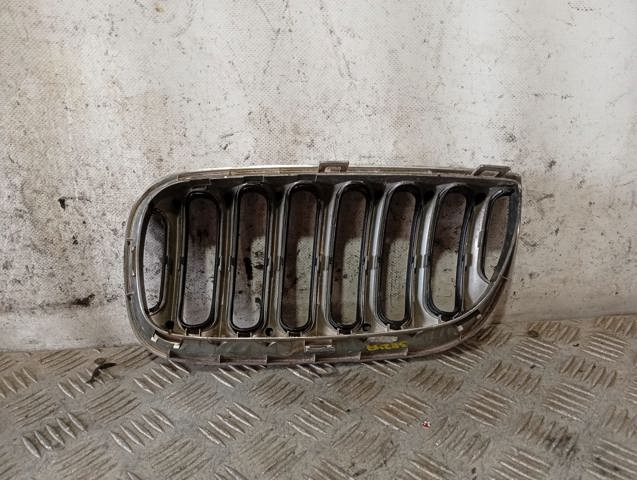 51133402910 BMW Решетка радиатора правая купить в Ужгород