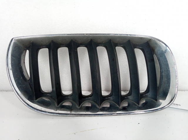 51133402910 BMW Решетка радиатора правая купить в Харьков
