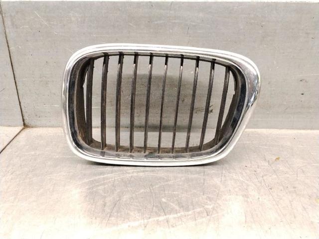 BMW 51137005837 Решетка радиатора левая в наличии Днепр