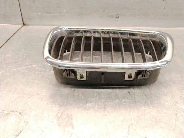 51137005837 BMW Решетка радиатора левая купить в Кривой Рог