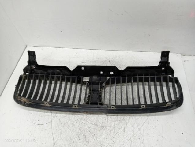 BMW 51137037727 Решетка радиатора в наличии Полтава