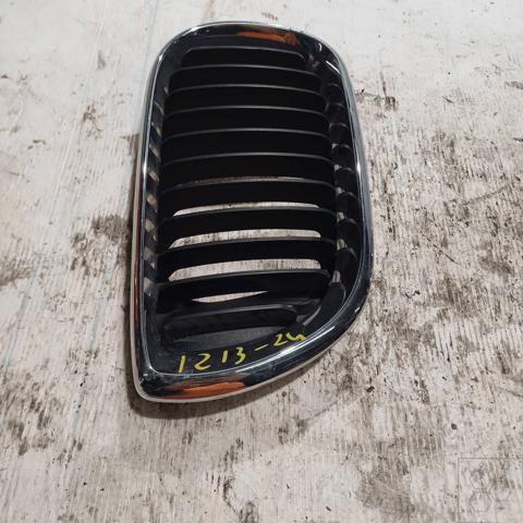 BMW 51137042962 Решетка радиатора правая в наличии Кривой Рог
