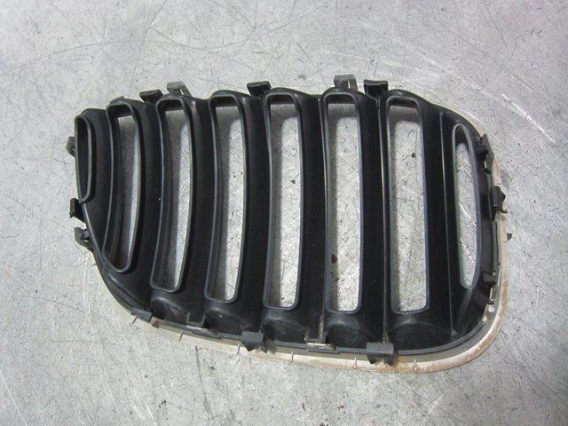 51137124815 BMW Решетка радиатора левая купить в Сумы