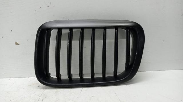 51138208488 BMW Решетка радиатора правая купить в Житомир
