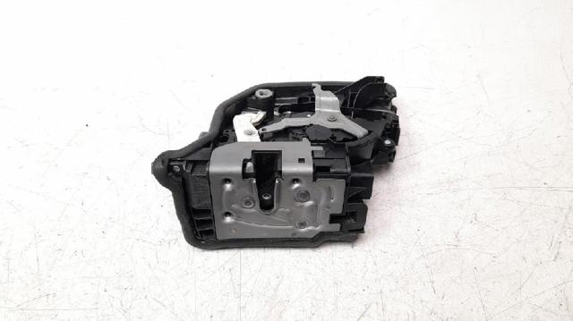 Fecho da porta dianteira esquerda 51217281931 BMW