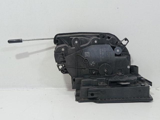 Fecho da porta dianteira esquerda 51217281931 BMW