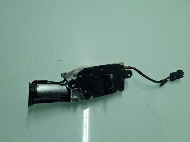 51247233909 BMW Мотор (клапан) дотяжки багажника купить в Киев
