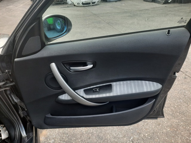 Revestimento (cobrimento) interno da porta dianteira esquerda 51417133299 BMW
