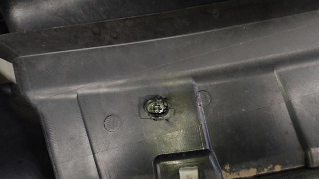 51647058593 BMW Рамка радиатора купить в Житомир