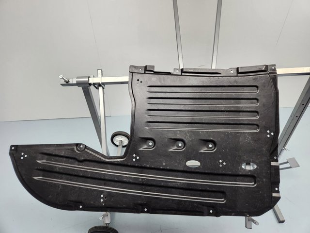 51757447151 BMW Защита днища, средняя часть купить в Житомир