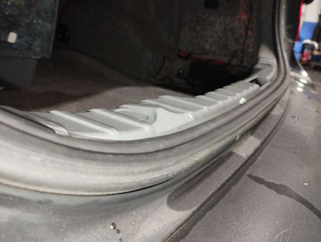 51767182079 BMW Уплотнитель крышки багажника купить в Ровно