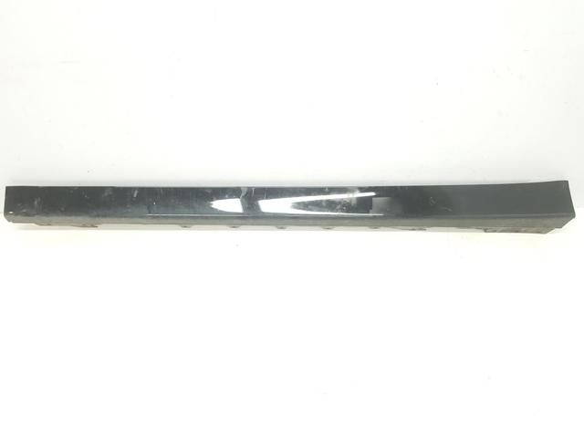 Placa sobreposta (moldura) externa esquerda de acesso 51777374613 BMW