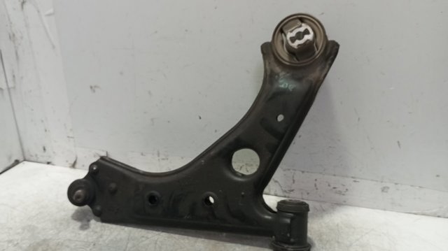 FIAT 51895366 Рычаг передней подвески нижний правый в наличии Одесса