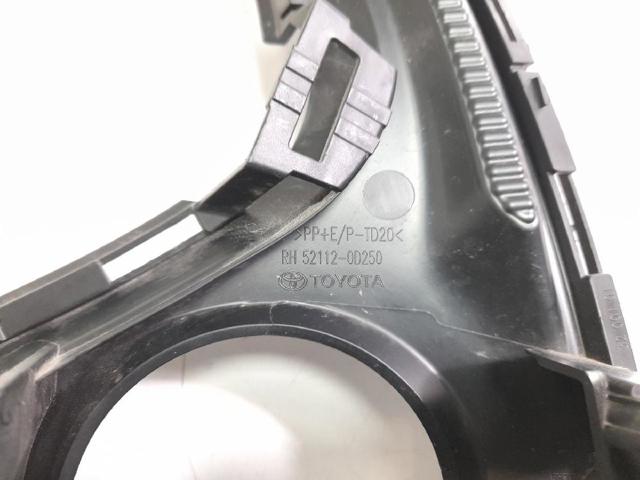 521130D250 TOYOTA Заглушка (решетка) противотуманных фар бампера переднего левая купить в Украина