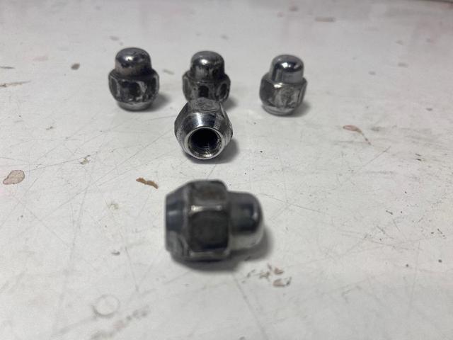 Porca de roda 5295014140 HYUNDAI