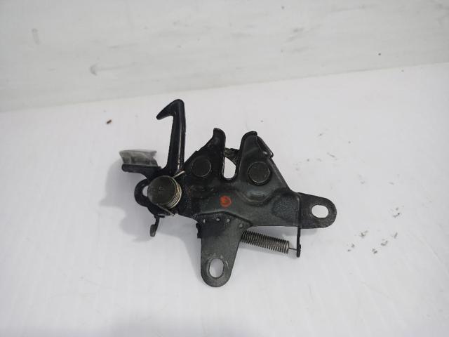 Fecho da capota Toyota RAV4 2 XA2