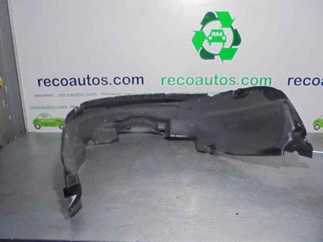 Guarda-barras direito do pára-lama dianteiro 5387542010 Toyota