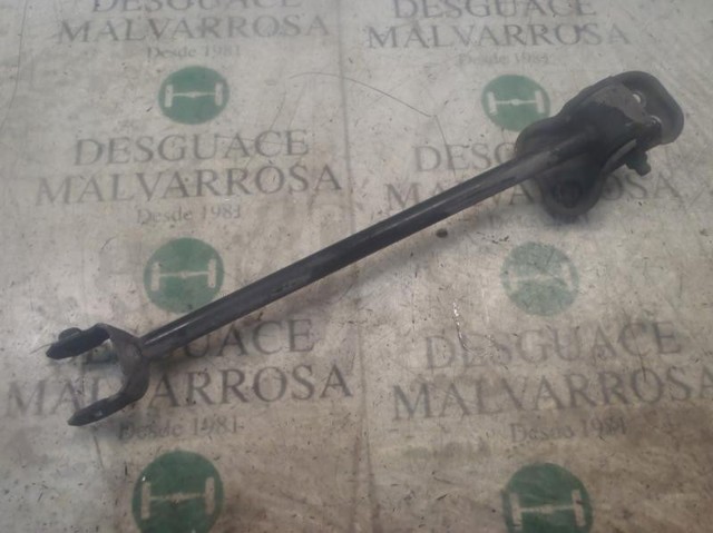 Braço oscilante (tração) longitudinal inferior direito de suspensão traseira 551012F100 Hyundai/Kia