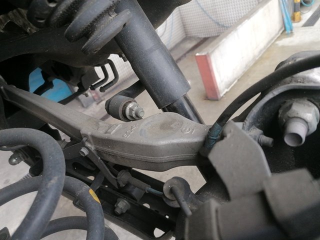 Braço de suspensão superior traseiro esquerdo para Nissan X-Trail 2.0 DCI 4x4 M9R833 55121JD04A